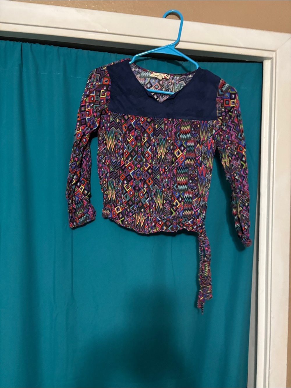 Speechless Multicolor Geometric Long-Sleeve Tunic with Navy Yoke